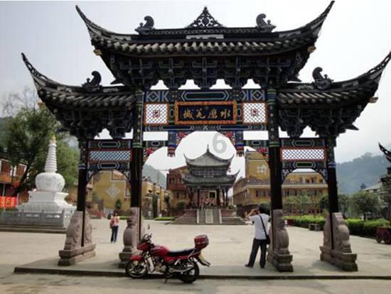 云岩区政府与市城投集团座谈会举行